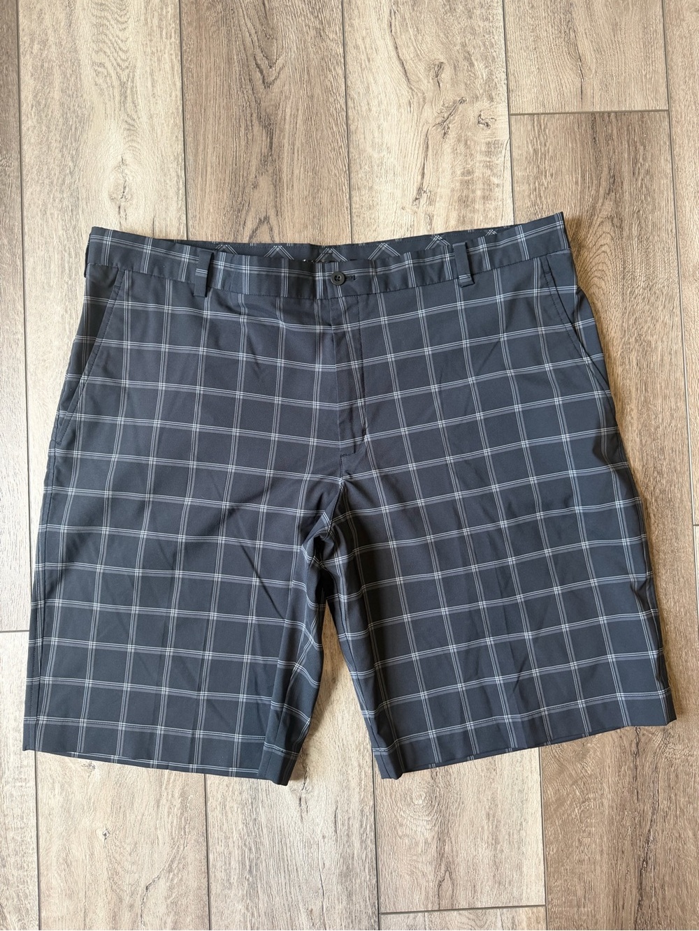Nike- Golf Men's Black & Gray Plaid Flat-Front Shorts